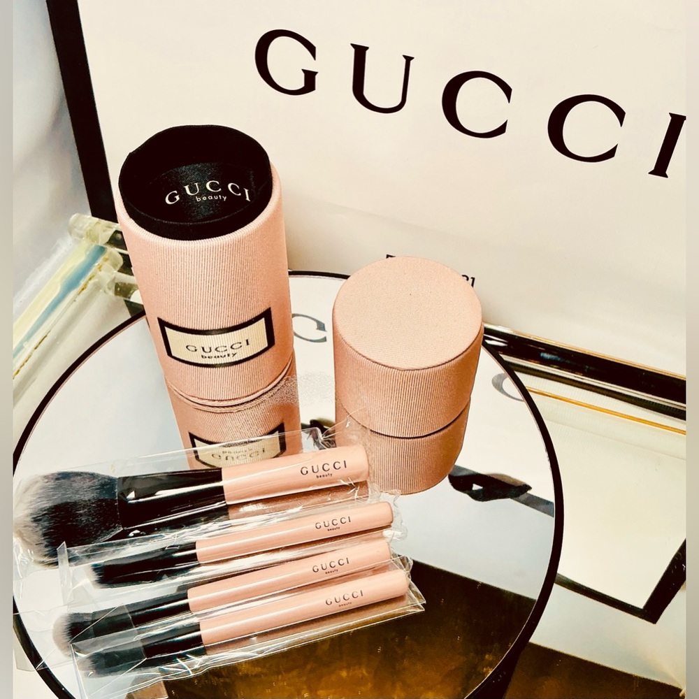 GUCCI Beauty Pink Makeup Brush Set – Limited Edition - Picture 3 of 7